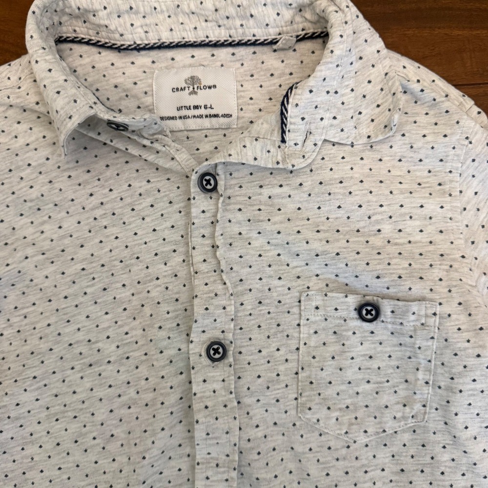 Craft + Flow Boys Light Heather Grey Navy Fleur Print Button Down Shirt Size 6 - Picture 2 of 6